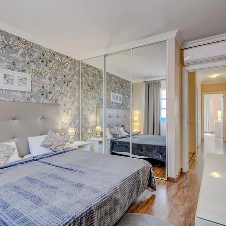 Residencia El Duque - 1, Marius Адехе