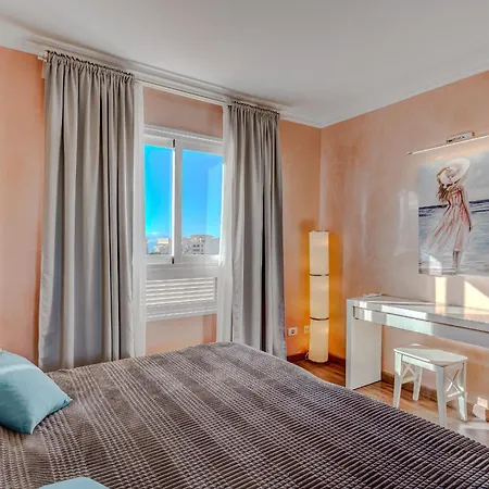 Residencia El Duque - 1, Marius Адехе