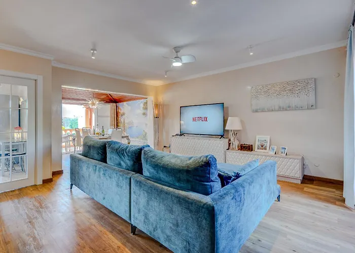 Residencia El Duque - 1, Marius Дом отдыха Адехе