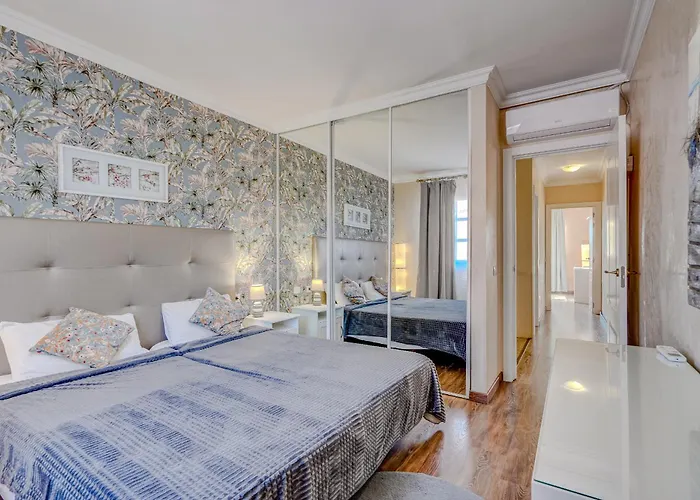 Residencia El Duque - 1, Marius Адехе